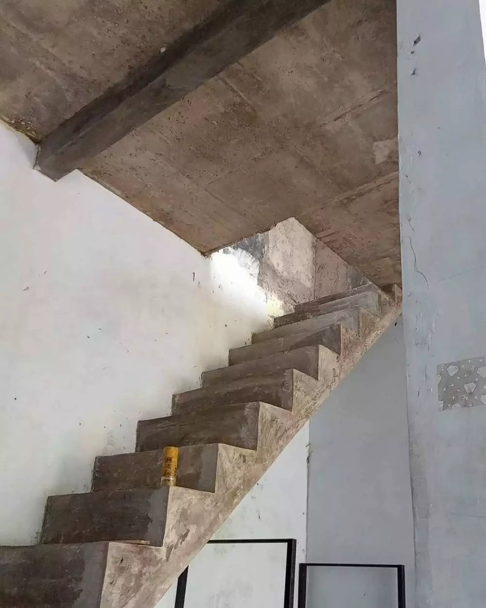 bikin bangunan tapi nggak sempurna kocak © Instagram