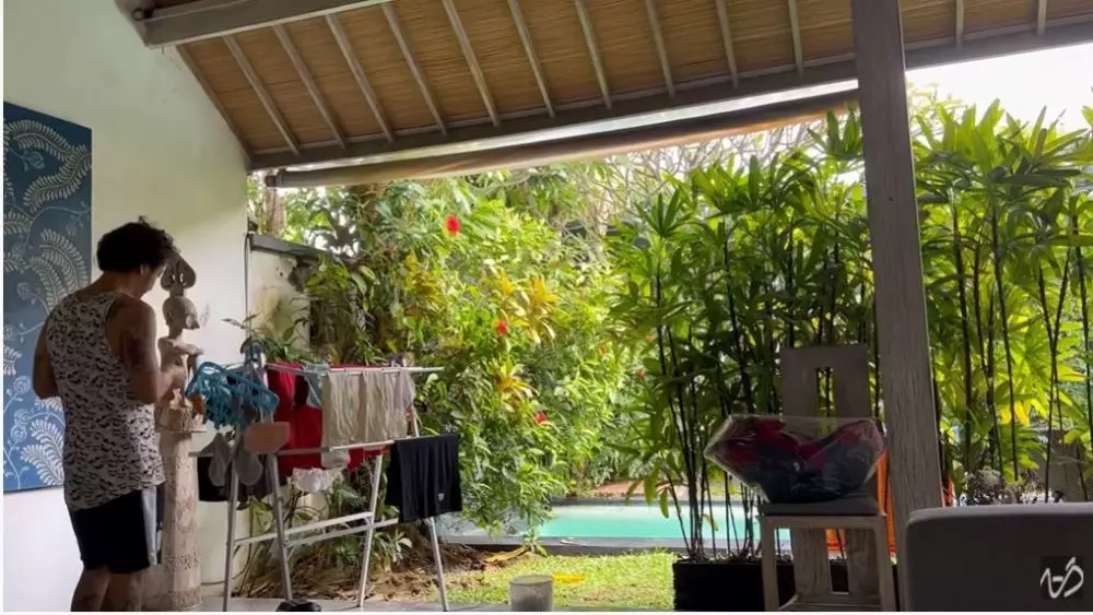 potret rumah nadine chandrawinata di bali © YouTube potret rumah nadine chandrawinata di bali © YouTube