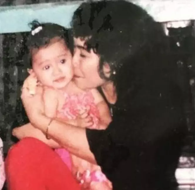 masa muda orang tua Ayu Ting Ting Berbagai sumber