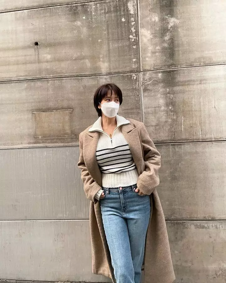 Potret terbaru Song Ji-hyo dengan rambut pendek © Instagram Potret terbaru Song Ji-hyo dengan rambut pendek © Instagram