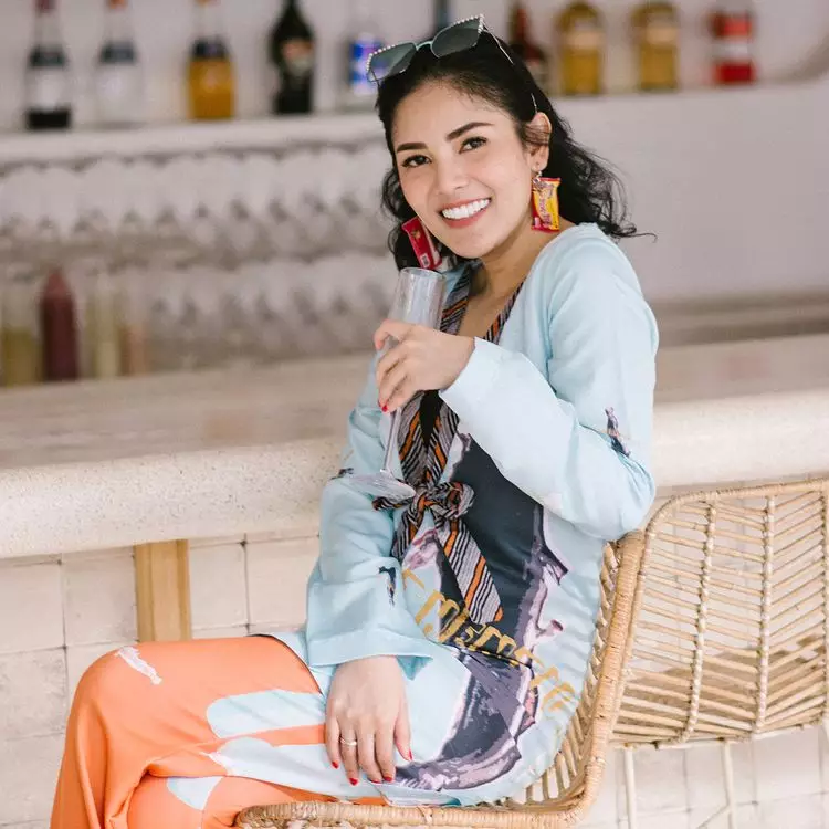 Gaya fashion unik ala Nindy Ayunda © Instagram/@nindyayunda Gaya fashion unik ala Nindy Ayunda © Instagram/@nindyayunda