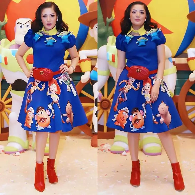 Gaya fashion unik ala Nindy Ayunda © Instagram/@nindyayunda Gaya fashion unik ala Nindy Ayunda © Instagram/@nindyayunda