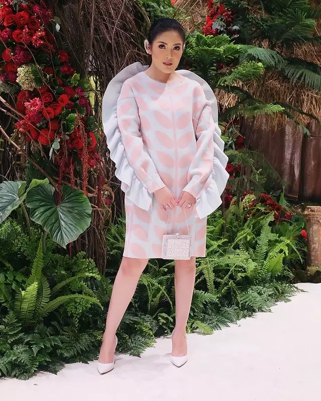 Gaya fashion unik ala Nindy Ayunda © Instagram/@nindyayunda Gaya fashion unik ala Nindy Ayunda © Instagram/@nindyayunda