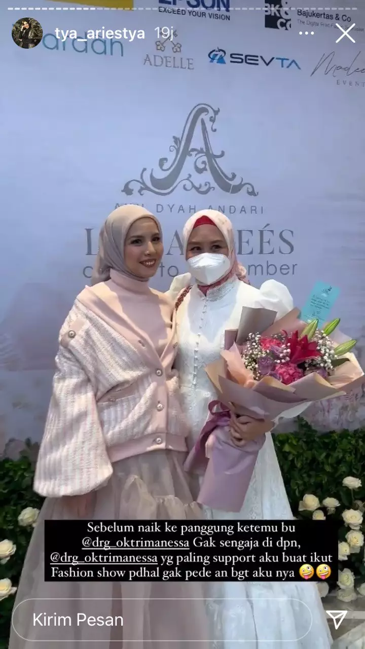 Potret Tya Ariestya perdana tampil berhijab di runway © berbagai sumber Potret Tya Ariestya perdana tampil berhijab di runway © berbagai sumber