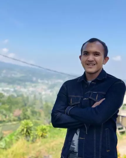 klarifikasi Caisar Aditya terkait kabar cerai © berbagai sumber