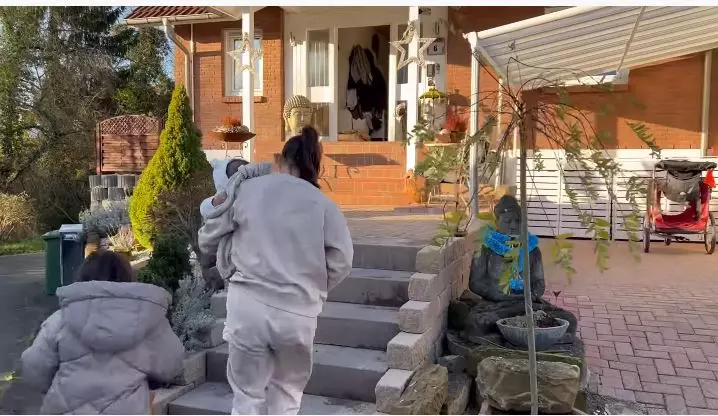 rumah orang tua jennifer bachdim di jerman © YouTube