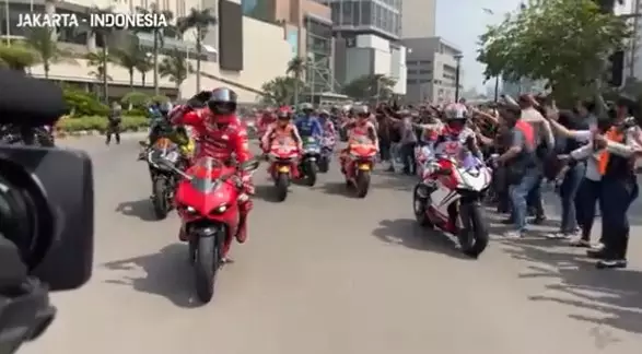 Momen parade pembalap MotoGP di Jakarta © berbagai sumber