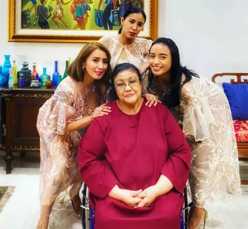 Ibu kost di film Warkop 'Mana Tahan' ternyata ibunda aktor laga Berbagai sumber