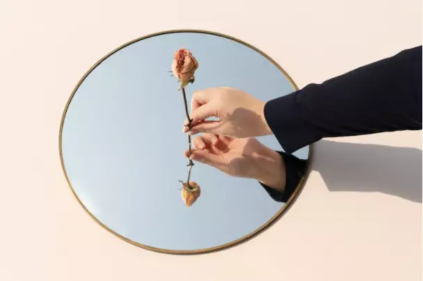 7 Arti mimpi bercermin © 2022 berbagai sumber 