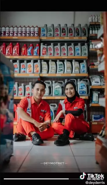 prewedding di pom bensin © TikTok prewedding di pom bensin © TikTok