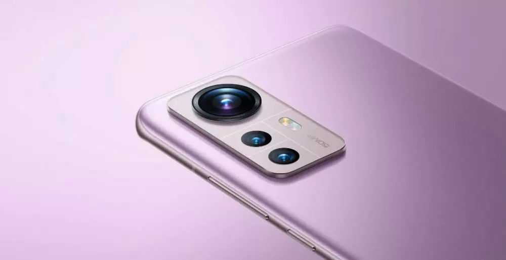 Intip spesifikasi lengkap Xiaomi 12 dan 12 Pro, beri garansi 2 tahun © mi.com