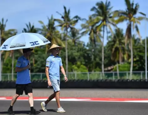 Aksi lucu pembalap jelang GP Mandalika © berbagai sumber