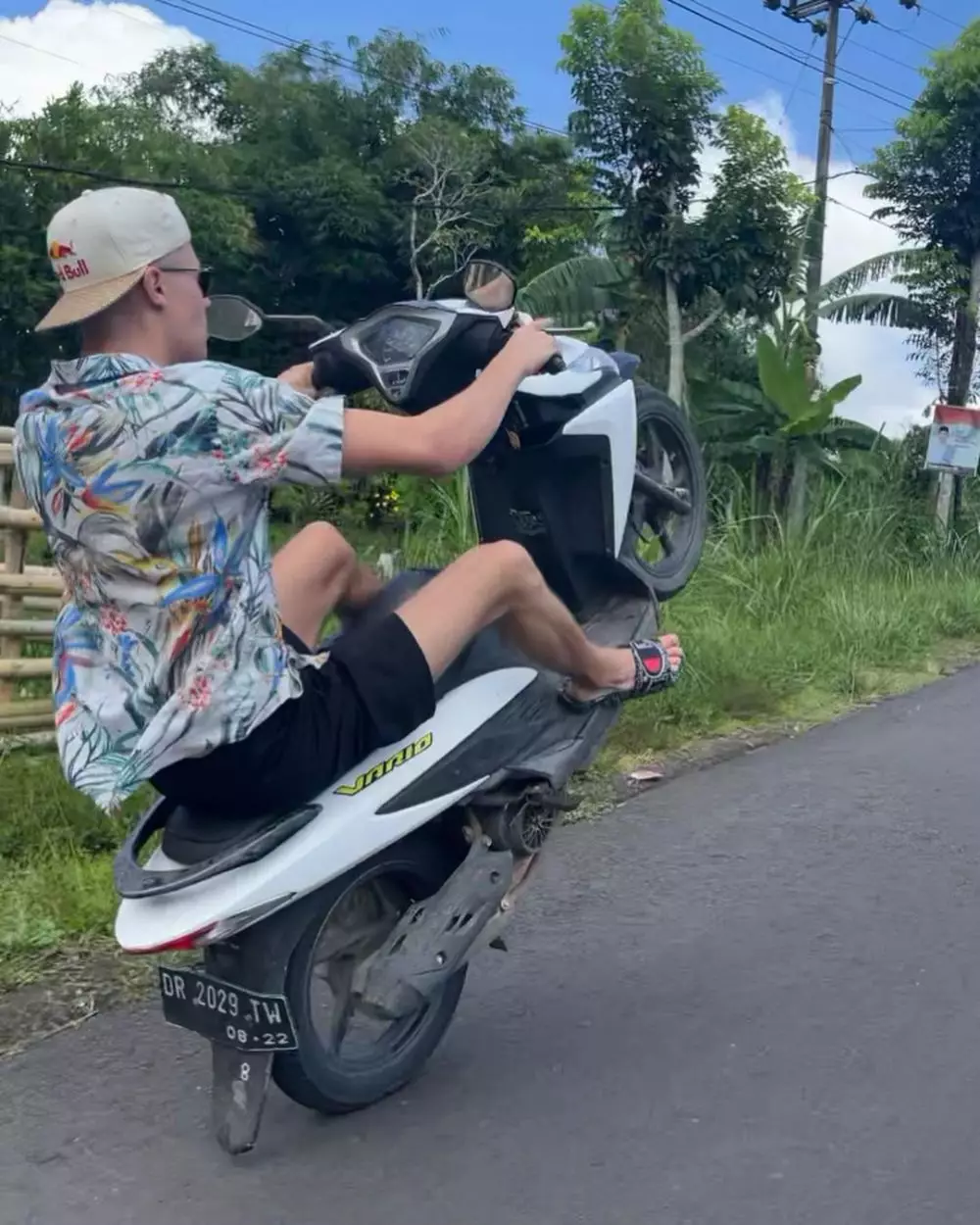 Aksi lucu pembalap jelang GP Mandalika © berbagai sumber