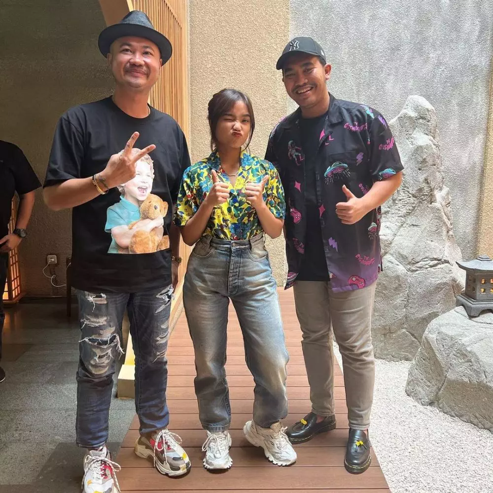 kebersamaan fuji dan manajer © berbagai sumber kebersamaan fuji dan manajer © berbagai sumber