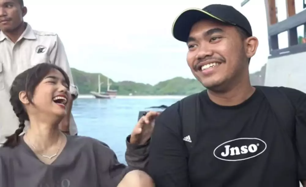 kebersamaan fuji dan manajer © berbagai sumber kebersamaan fuji dan manajer © berbagai sumber