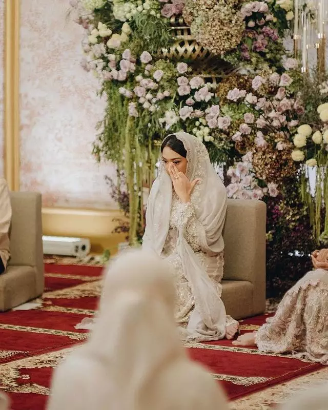 Momen pengajian Putri Tanjung © berbagai sumber