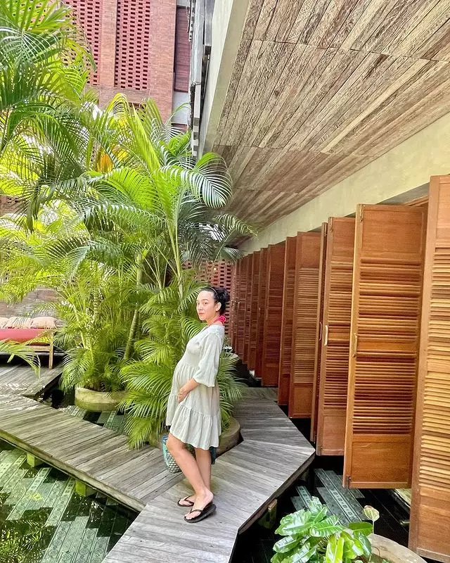 gaya Dea Ananda babymoon di Bali © Instagram/@dea_ananda