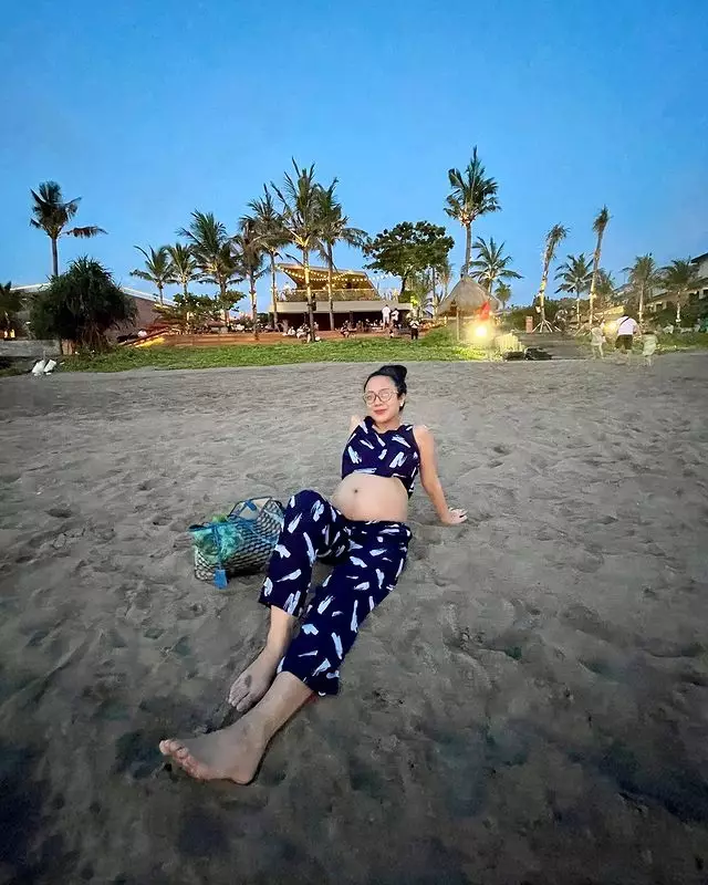 gaya Dea Ananda babymoon di Bali © Instagram/@dea_ananda