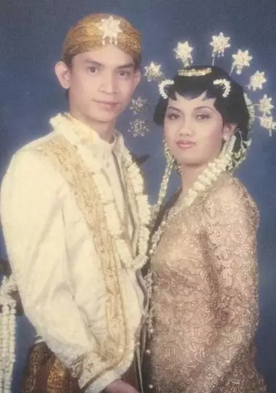 Momen pernikahan 6 pemain Tukang Bubur Naik Haji © berbagai sumber Momen pernikahan 6 pemain Tukang Bubur Naik Haji © berbagai sumber