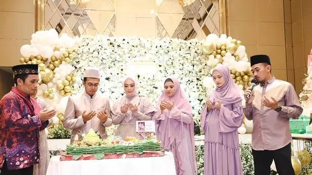 Momen ulang tahun Eddies Adelia dan suami © Instagram