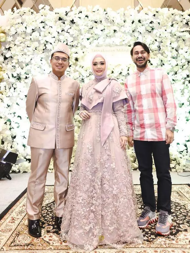 Momen ulang tahun Eddies Adelia dan suami © Instagram