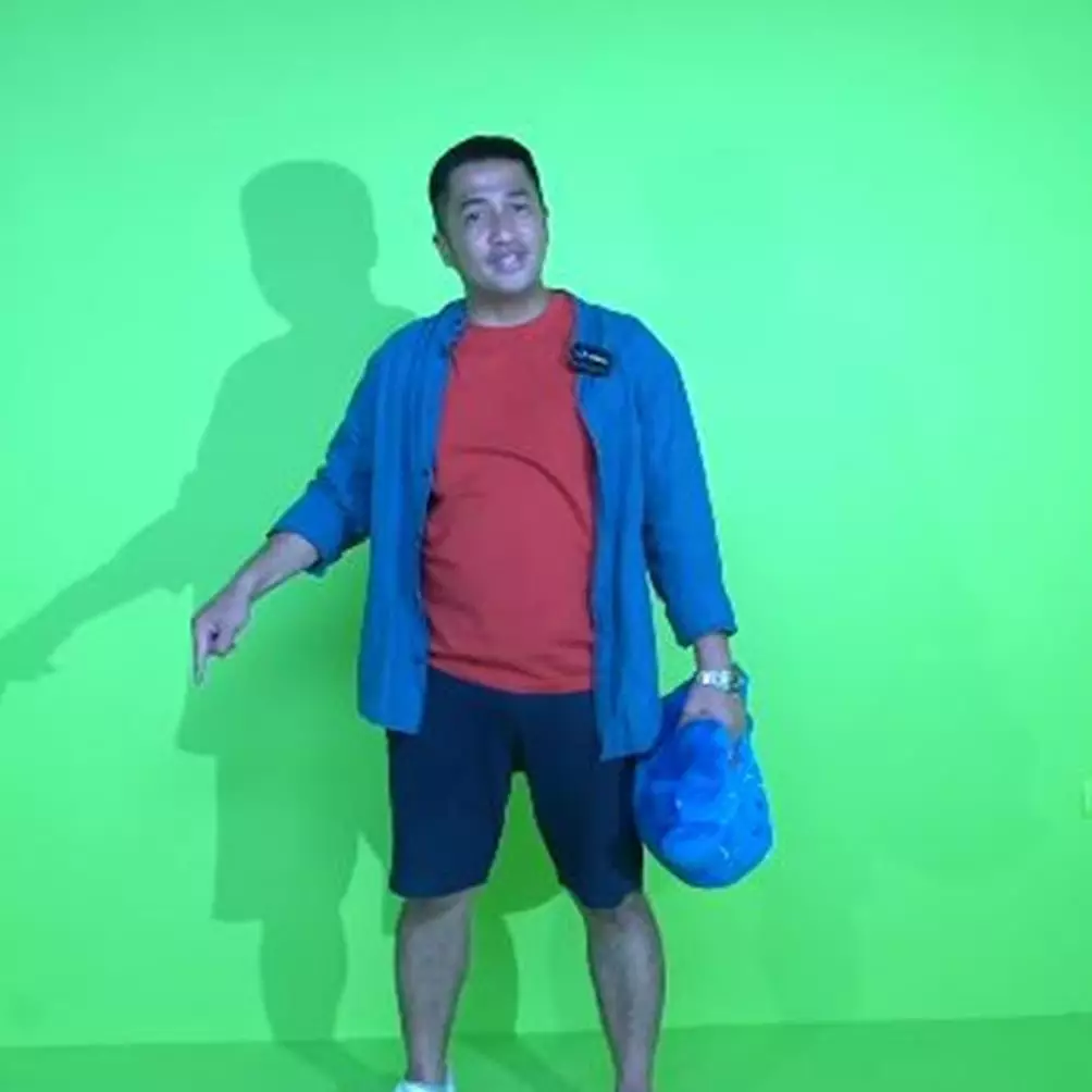 Bangun proyek baru, intip 9 potret studio di rumah Irfan Hakim