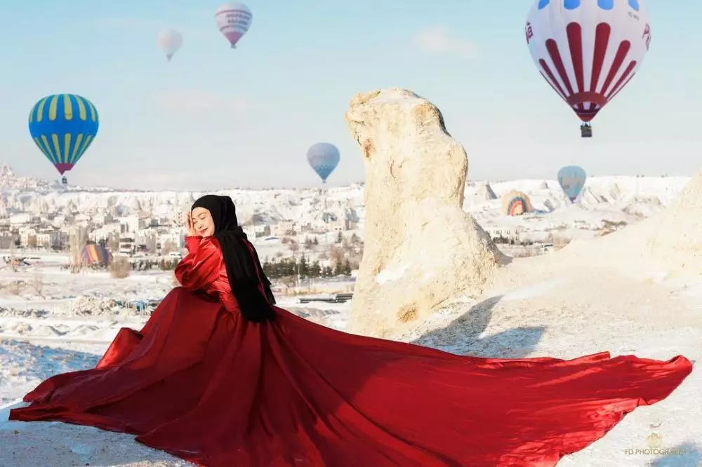 Gaya pemotretan Ria Ricis di Cappadocia © berbagai sumber Gaya pemotretan Ria Ricis di Cappadocia © berbagai sumber