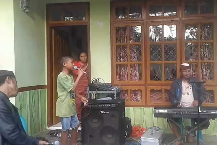 Transformasi Betrand Peto dari awal viral hingga jadi penyanyi Instagram Transformasi Betrand Peto dari awal viral hingga jadi penyanyi Instagram