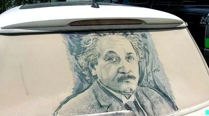 Gambar di belakang mobil berdebu © berbagai sumber Gambar di belakang mobil berdebu © berbagai sumber