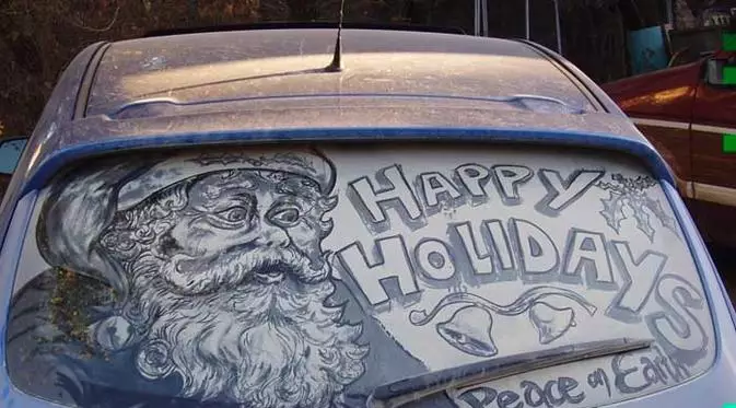 Gambar di belakang mobil berdebu © berbagai sumber Gambar di belakang mobil berdebu © berbagai sumber