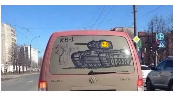 Gambar di belakang mobil berdebu © berbagai sumber Gambar di belakang mobil berdebu © berbagai sumber