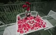 Momen Zaskia Gotik beri kejutan ultah suami © Instagram