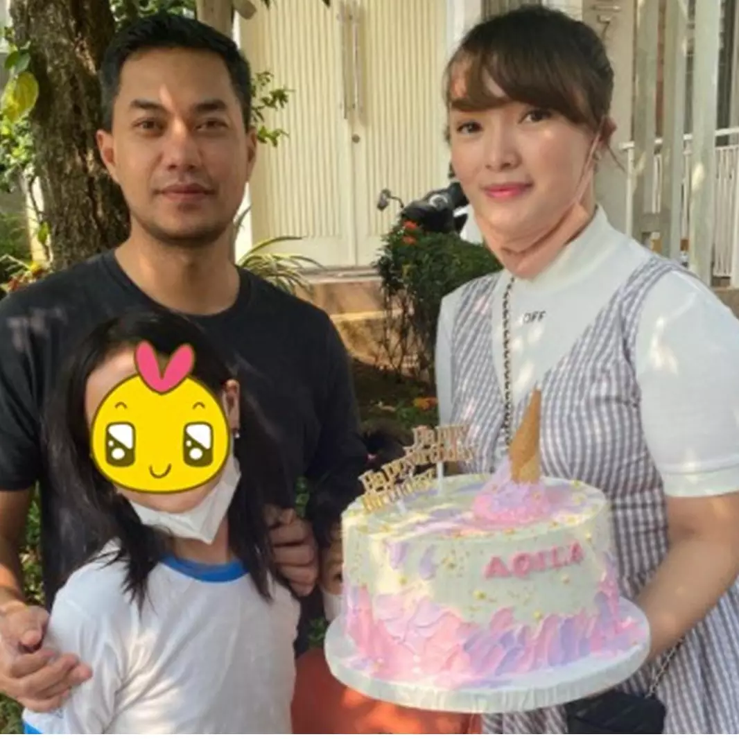11 Momen Zaskia Gotik beri kejutan ultah ke-39 suami, sewa satu vila