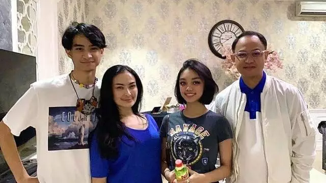 potret kebersamaan Devano Danendra dan Naura Ayu © berbagai sumber