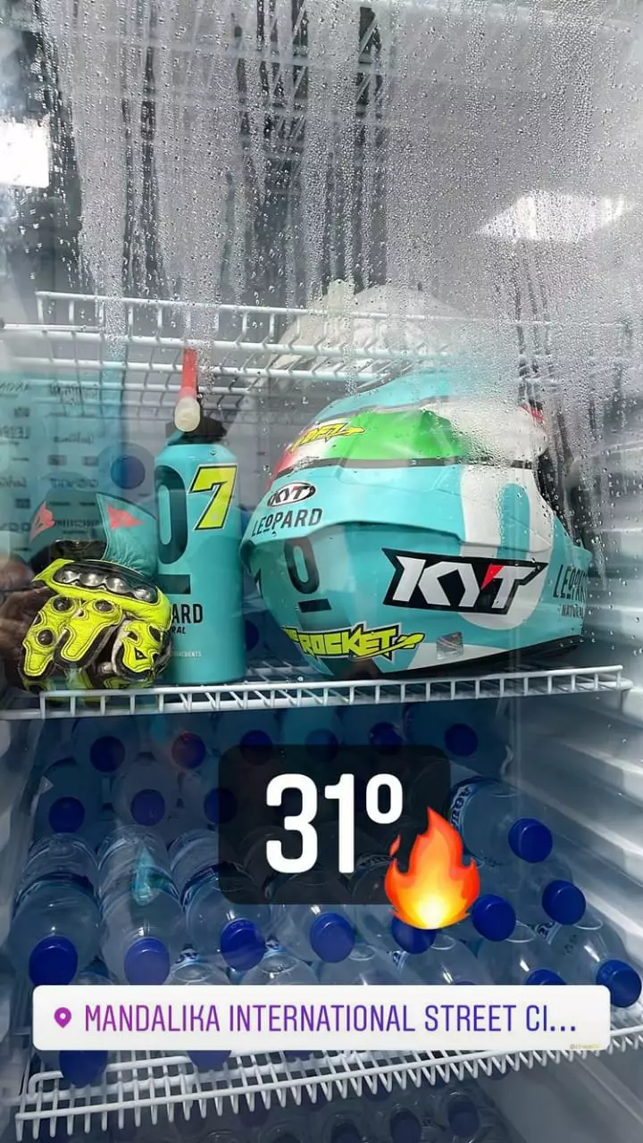 momen lucu pembalap motogp saat kepanasan © berbagai sumber