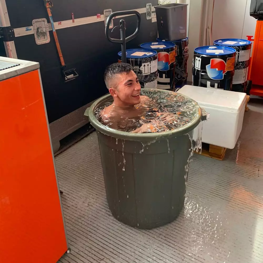 momen lucu pembalap motogp saat kepanasan © berbagai sumber