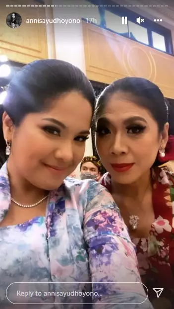 Gaya Annisa Pohan di acara siraman Putri Tanjung © Instagram Gaya Annisa Pohan di acara siraman Putri Tanjung © Instagram