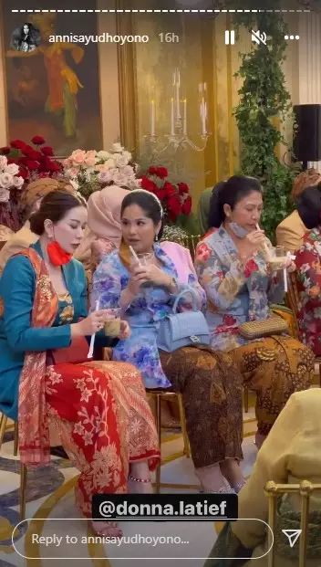 Gaya Annisa Pohan di acara siraman Putri Tanjung © Instagram Gaya Annisa Pohan di acara siraman Putri Tanjung © Instagram