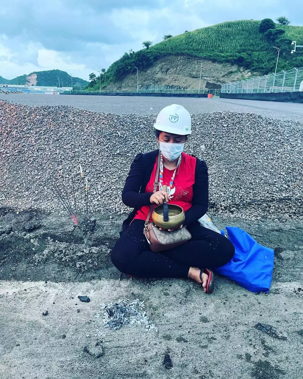 potret rara istiati pawang hujan © Instagram