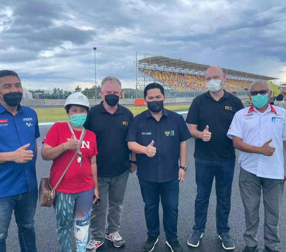 potret rara istiati pawang hujan © Instagram