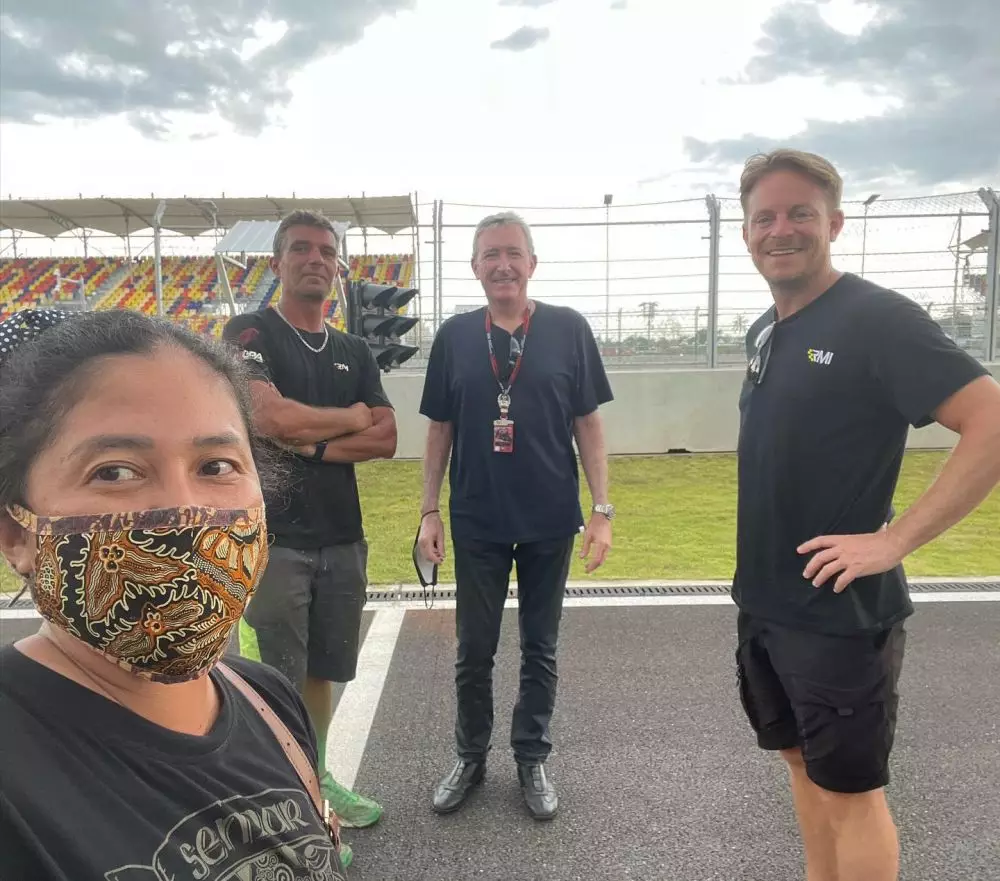 potret rara istiati pawang hujan © Instagram