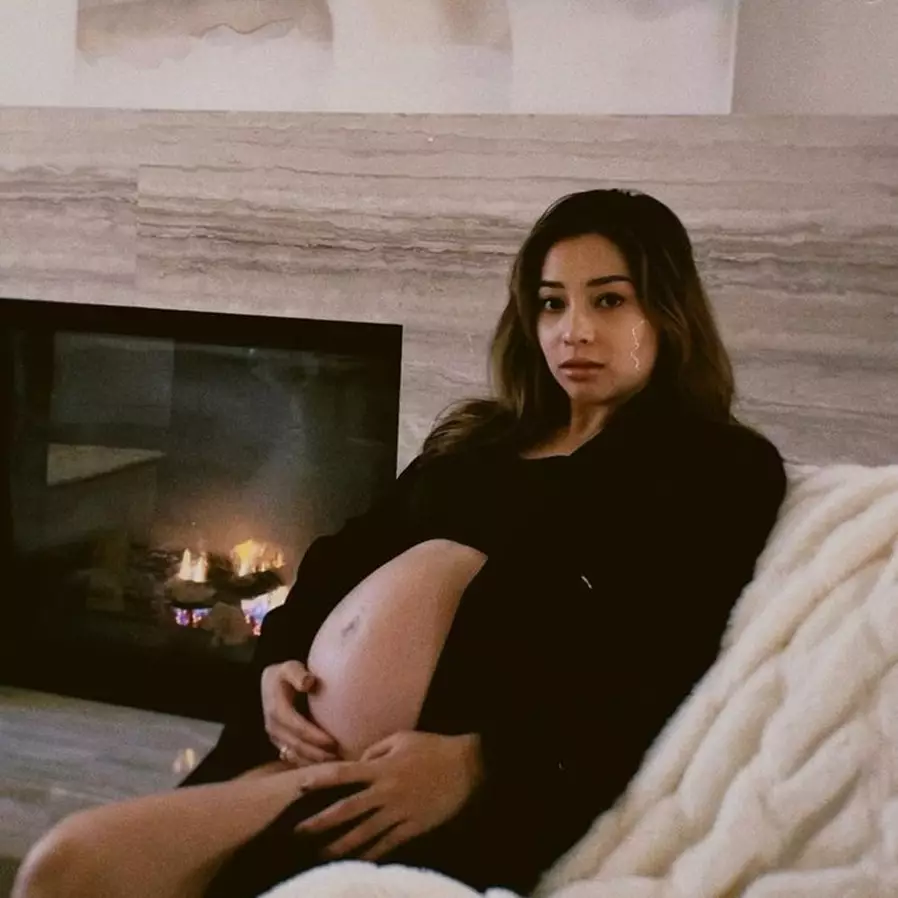 Gaya outfit hamil 9 mantan artis cilik, Nikita Willy casual chic