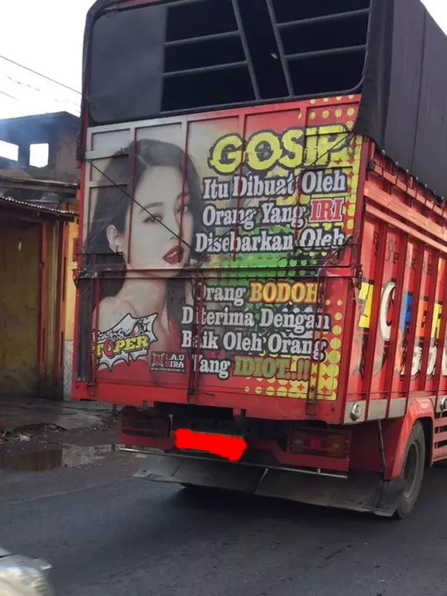 wajah idol kpop di truk © Twitter