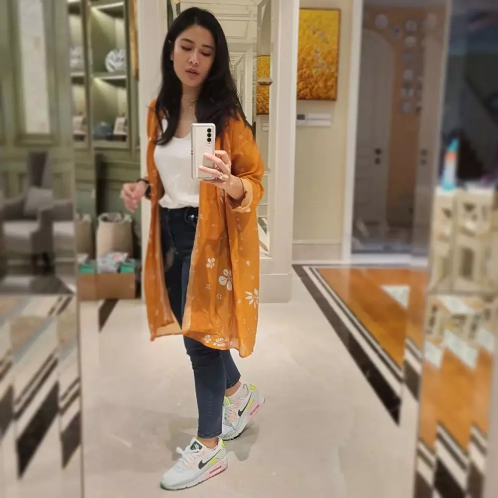 penampilan Dian Satro ini masih bak remaja © Instagram