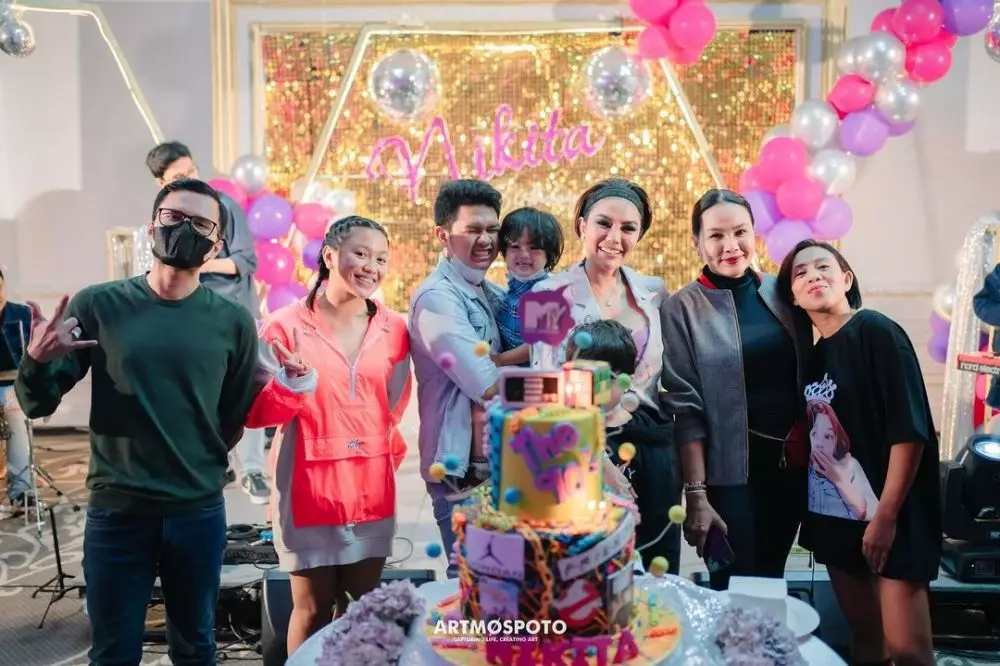 Momen meriah ultah Nikita Mirzani ke-36 © Instagram