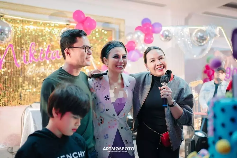 Momen meriah ultah Nikita Mirzani ke-36 © Instagram