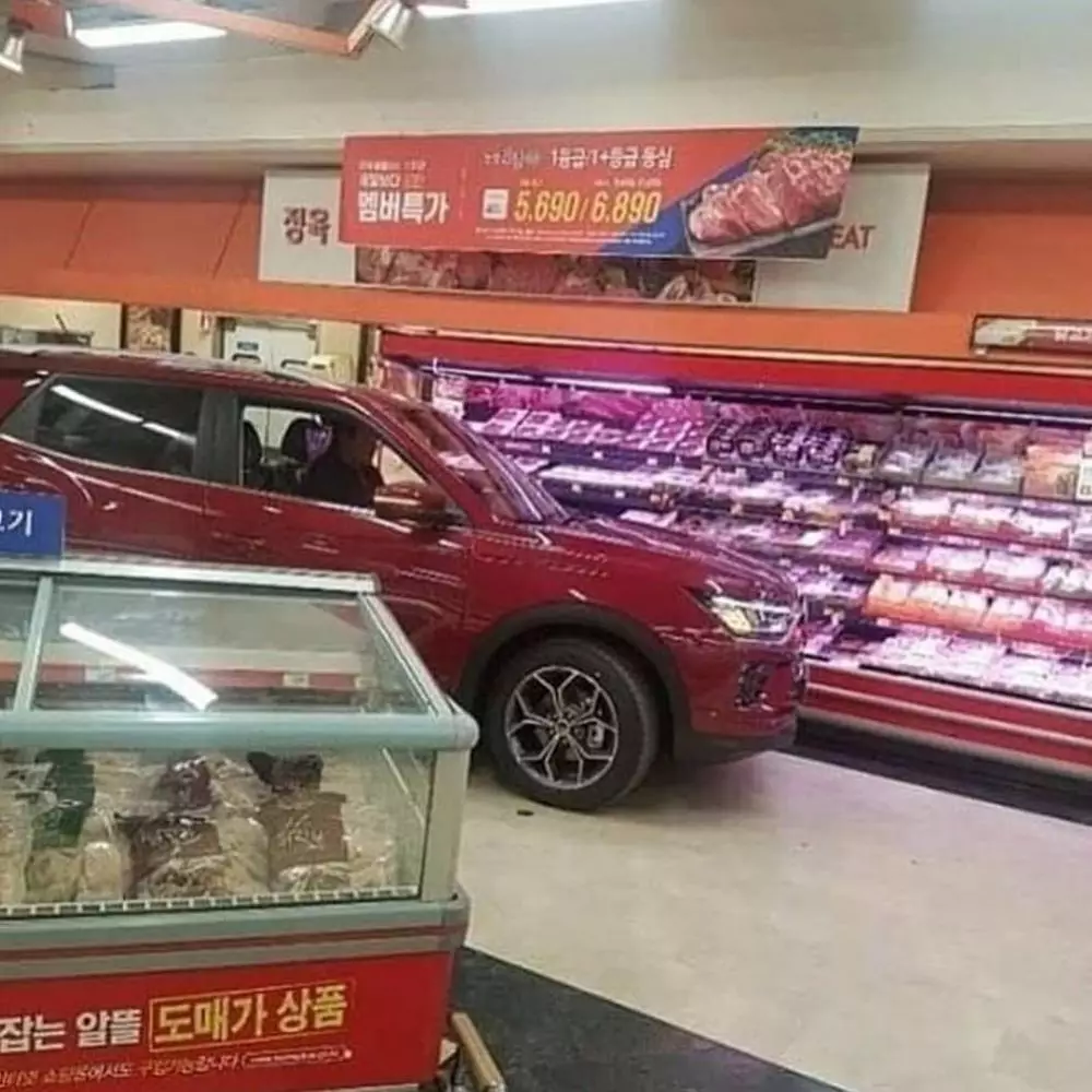 momen nyeleneh di dalam supermarket © berbagai sumber momen nyeleneh di dalam supermarket © berbagai sumber