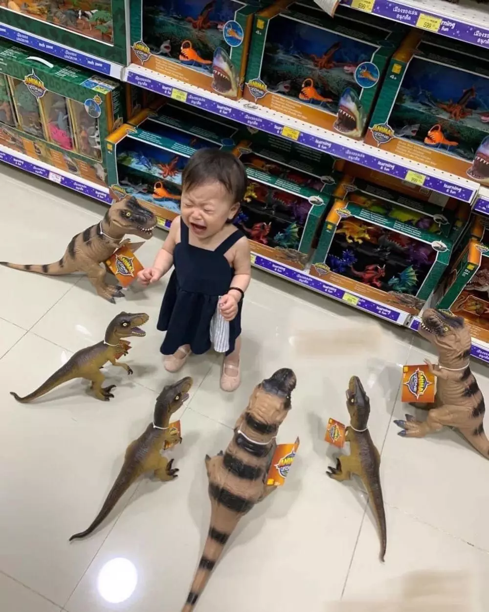 momen nyeleneh di dalam supermarket © berbagai sumber momen nyeleneh di dalam supermarket © berbagai sumber