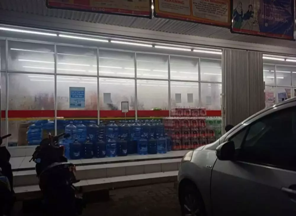 momen nyeleneh di dalam supermarket © berbagai sumber momen nyeleneh di dalam supermarket © berbagai sumber