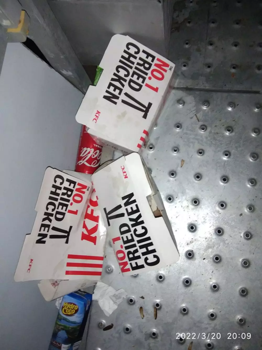 potret sampah berserakan di Sirkuit Mandalika © Twitter/@Muhammad_Getar